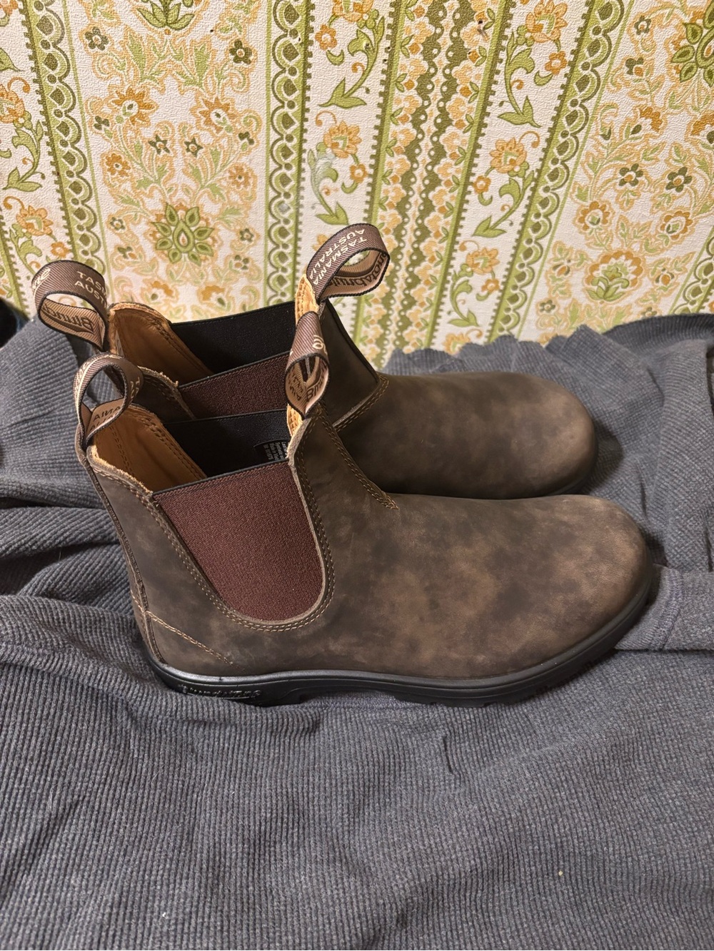 Blundstone Woman’s Chelsea Boots in Rustic Brown